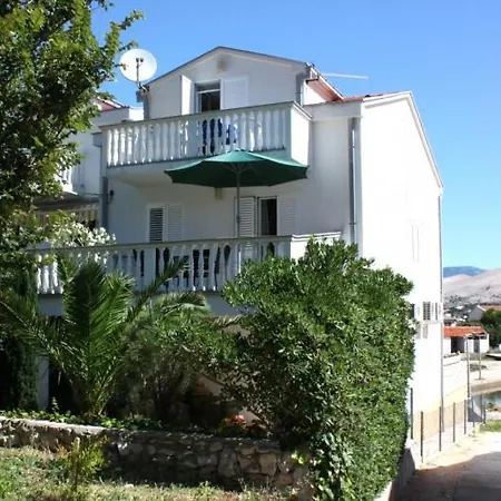 Apartment Lokunja Pag Town