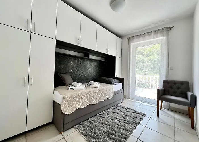 Apartment Lokunja *